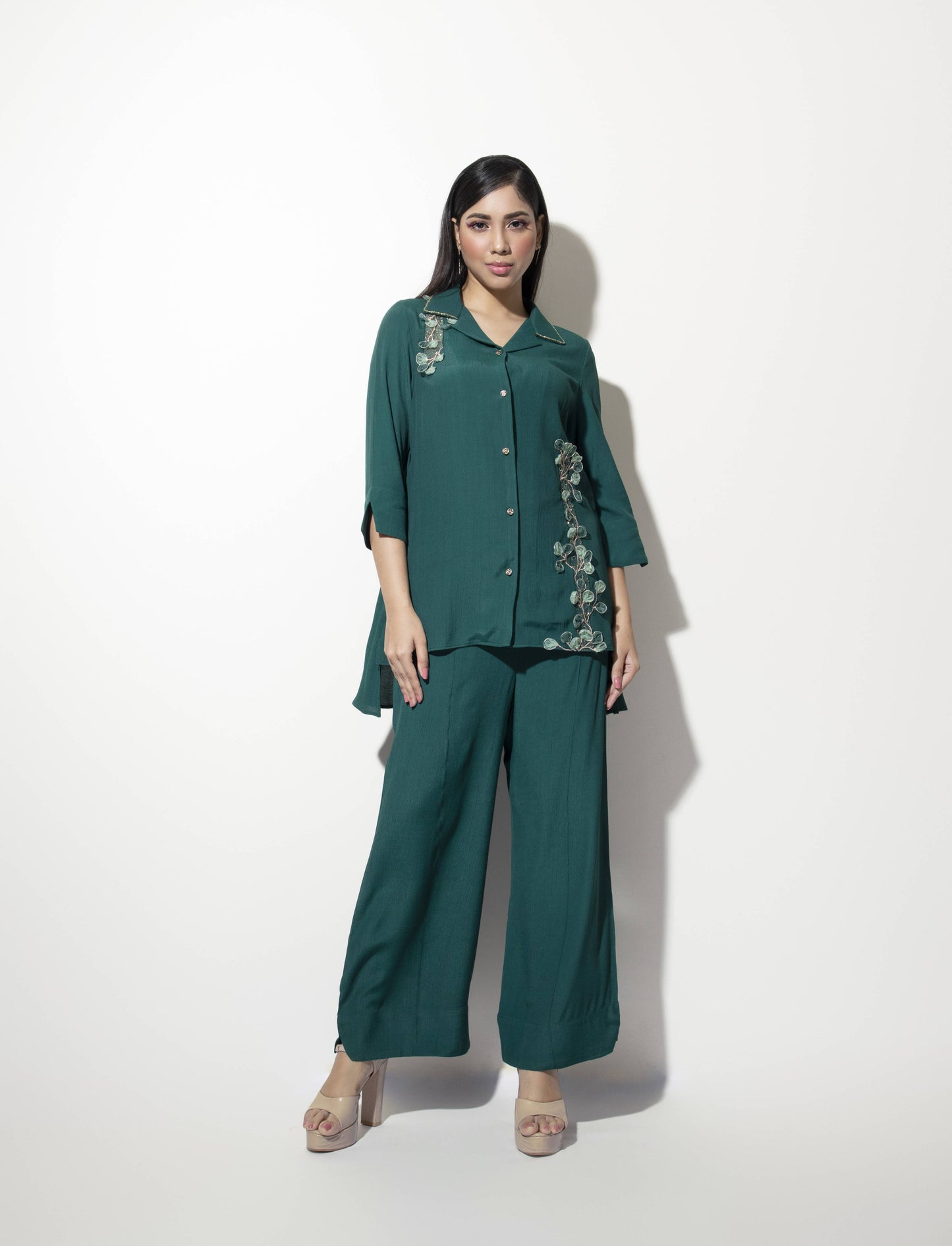 3D Floral Embroidery Detail - Arimi - House Of Design