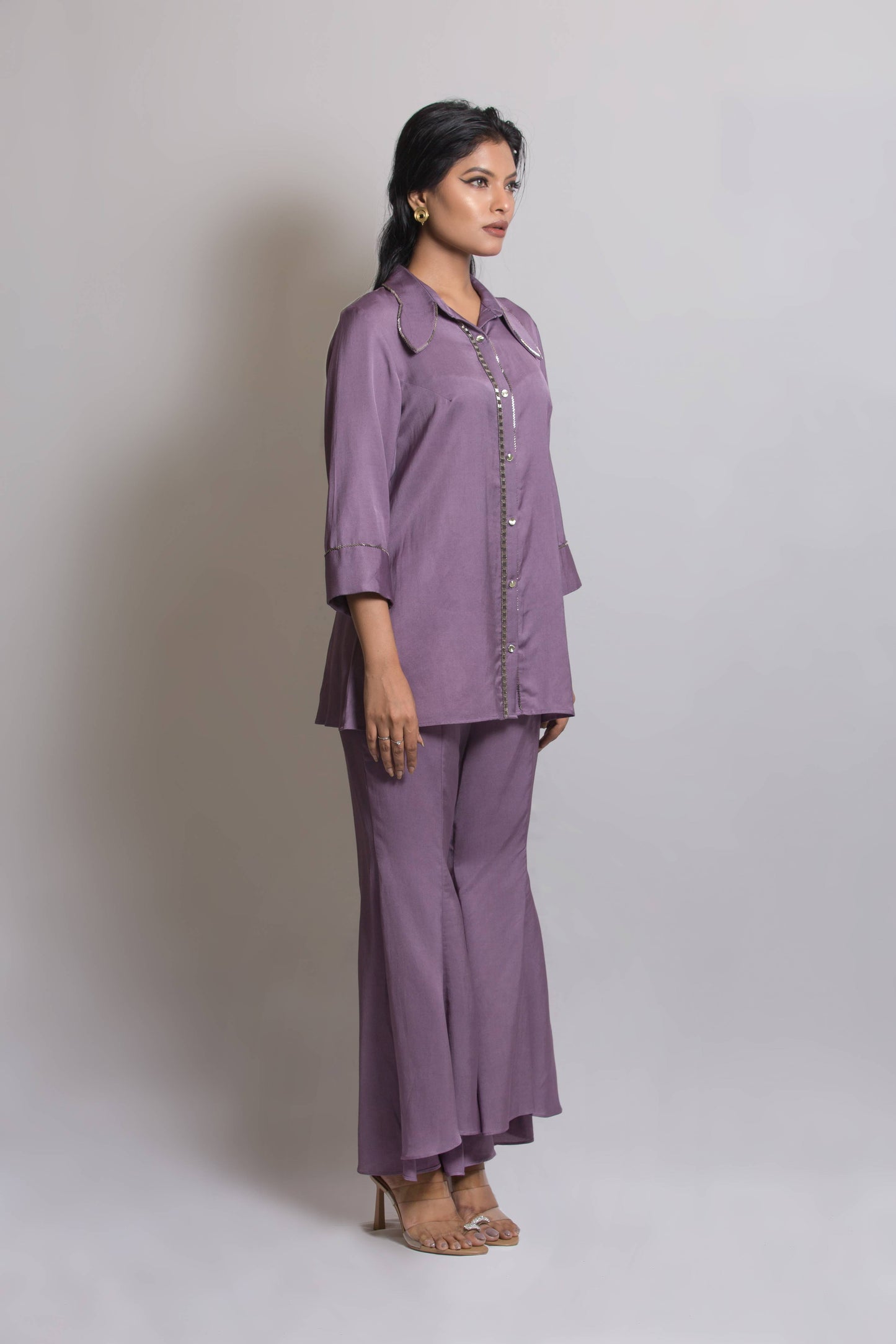 Wing shaped collar  with bell bottom pants